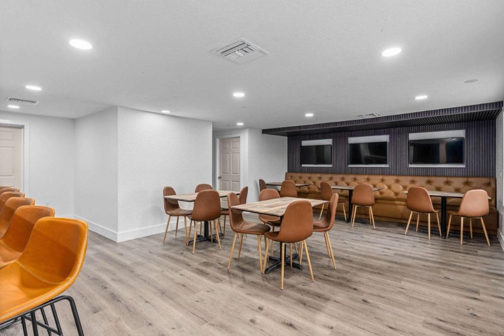 Super 8 by Wyndham Kissimmee-Orlando Image 11