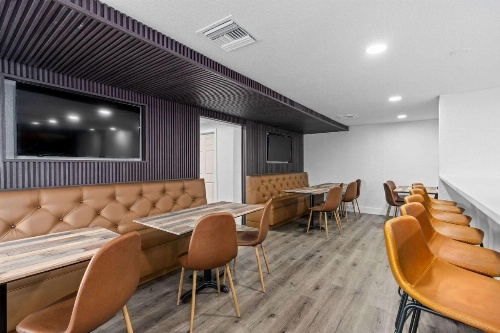Super 8 by Wyndham Kissimmee-Orlando image 12