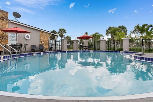 Super 8 by Wyndham Kissimmee-Orlando image 20