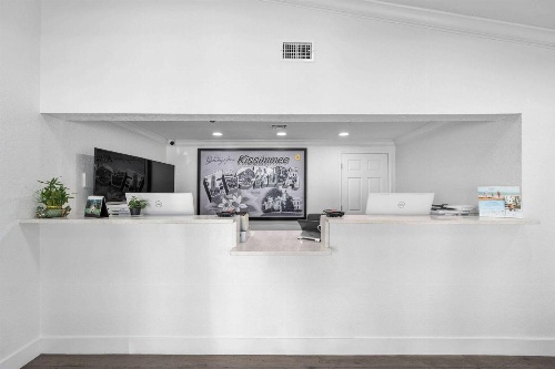 Super 8 by Wyndham Kissimmee-Orlando image 27
