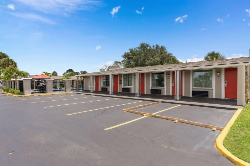 Super 8 by Wyndham Kissimmee-Orlando image 30