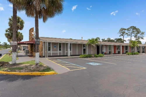 Super 8 by Wyndham Kissimmee-Orlando image 31