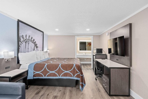 Super 8 by Wyndham Kissimmee-Orlando image 32