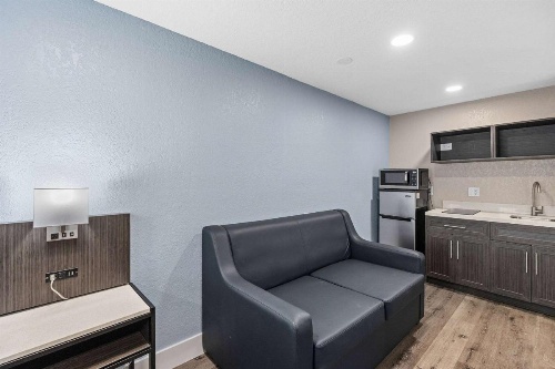 Super 8 by Wyndham Kissimmee-Orlando image 36