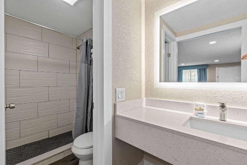Super 8 by Wyndham Kissimmee-Orlando image 40