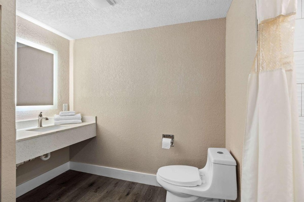 Super 8 by Wyndham Kissimmee-Orlando Image 42
