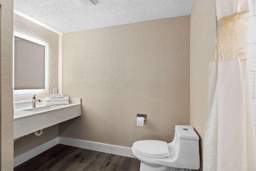 Super 8 by Wyndham Kissimmee-Orlando image 42