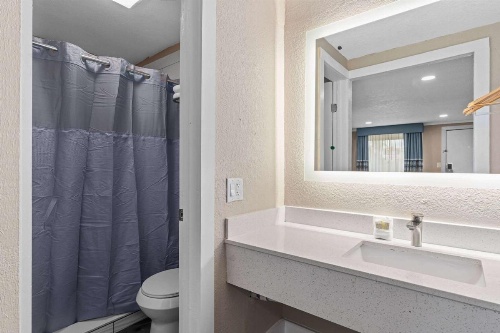 Super 8 by Wyndham Kissimmee-Orlando image 44
