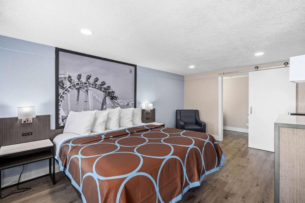 Super 8 by Wyndham Kissimmee-Orlando