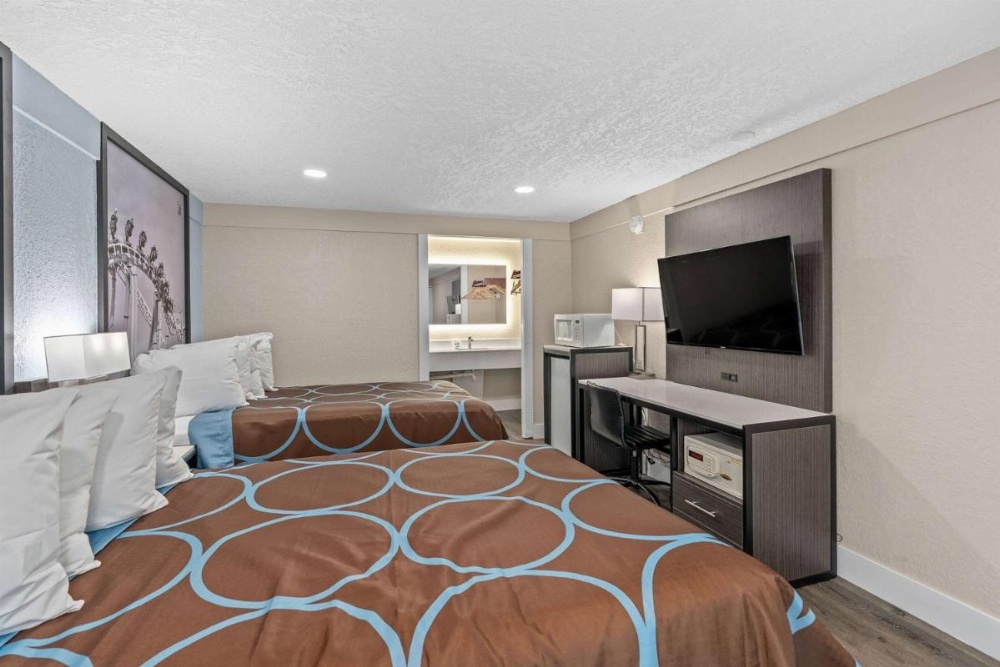 Super 8 by Wyndham Kissimmee-Orlando Image 7