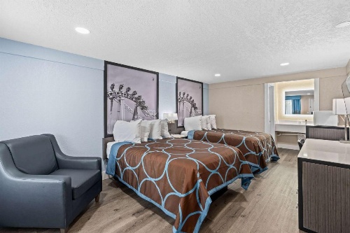 Super 8 by Wyndham Kissimmee-Orlando image 8