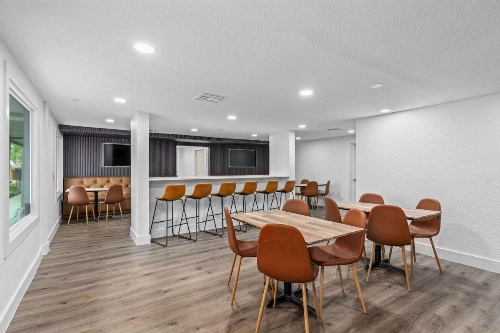 Super 8 by Wyndham Kissimmee-Orlando image 9